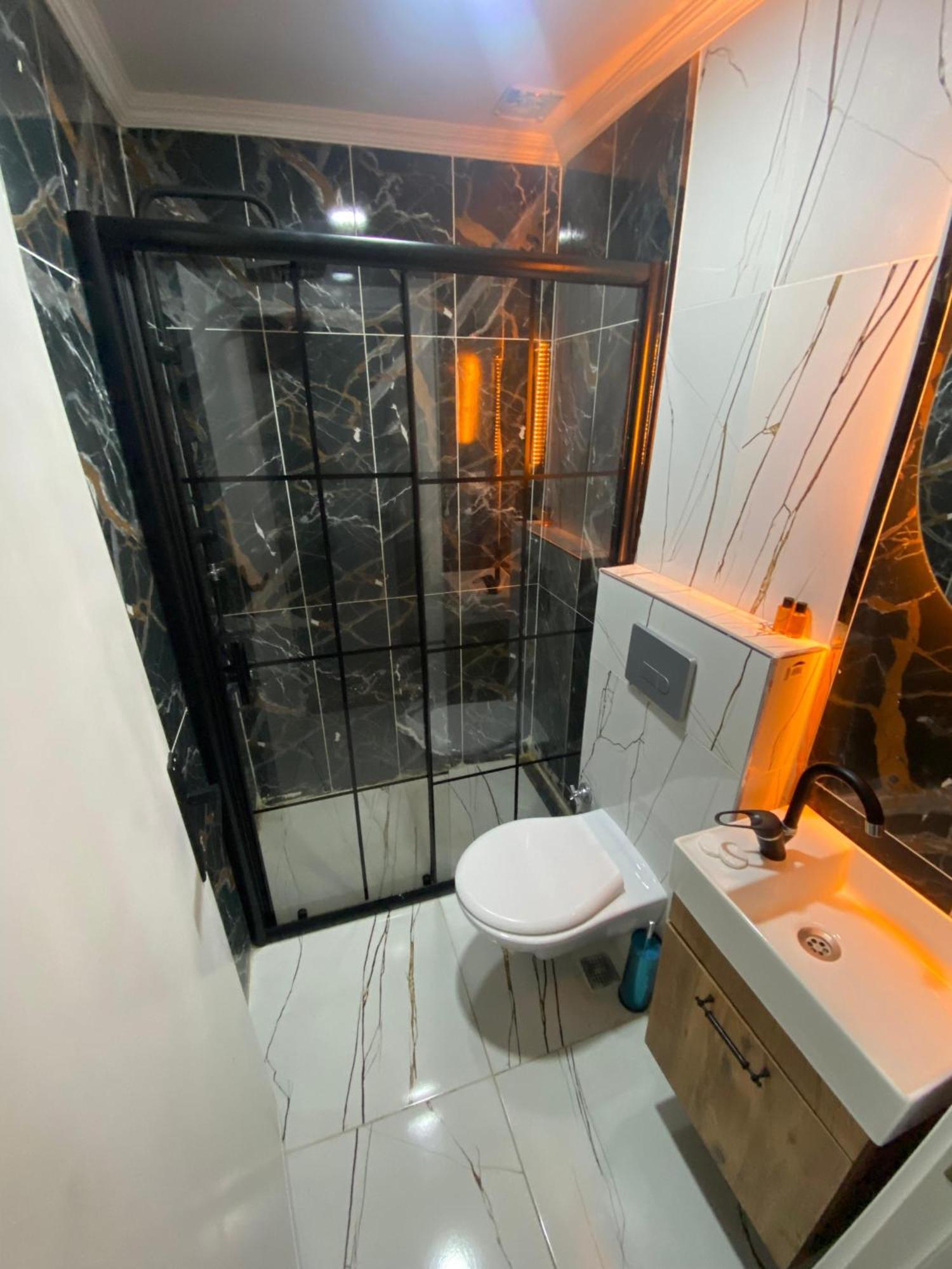 Kadikoey Viva Hotel & Suites Istanboel Buitenkant foto